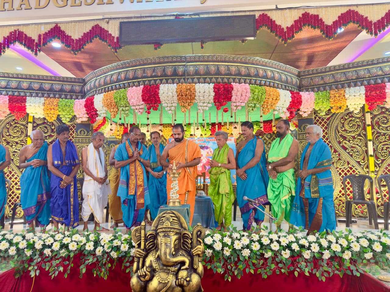 Inauguration of Sri Vadiraja Tulasi Naama Sankirtana Board by Srivishwallabha Theertha Sripada