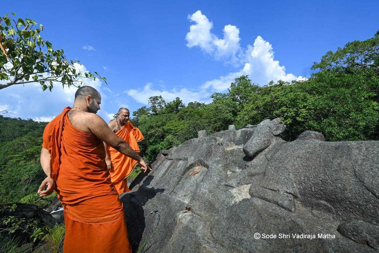 Ubhaya Sripadams on the bank of Shalmali river in Sodeya